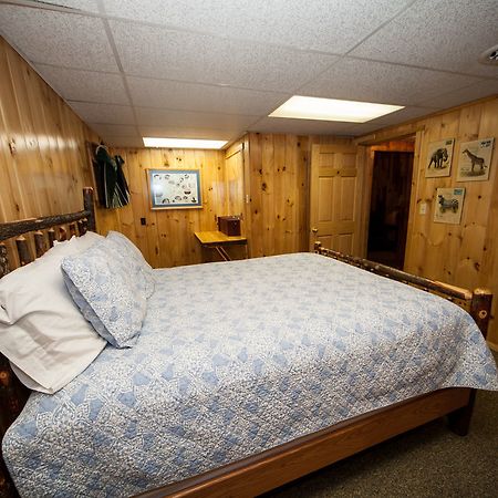 Log Cabin Lodge & Suites Jones Mills Ngoại thất bức ảnh