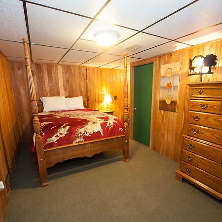 Log Cabin Lodge & Suites Jones Mills Ngoại thất bức ảnh