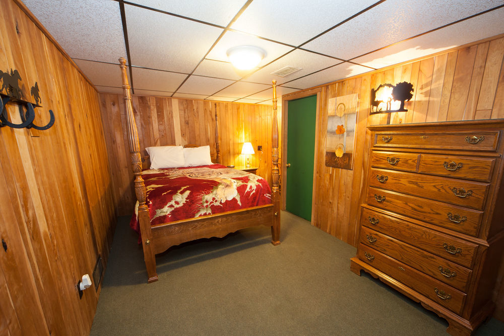 Log Cabin Lodge & Suites Jones Mills Ngoại thất bức ảnh