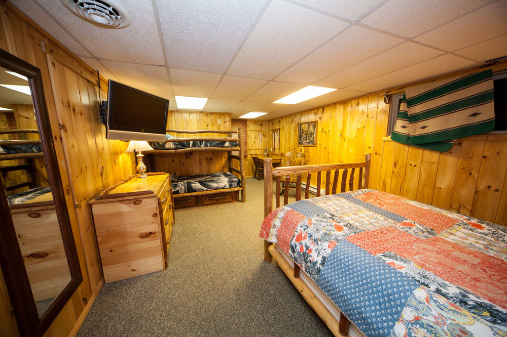 Log Cabin Lodge & Suites Jones Mills Ngoại thất bức ảnh