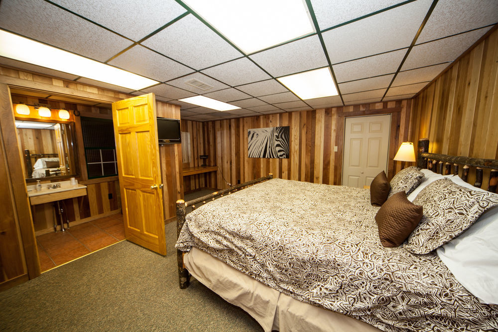 Log Cabin Lodge & Suites Jones Mills Ngoại thất bức ảnh