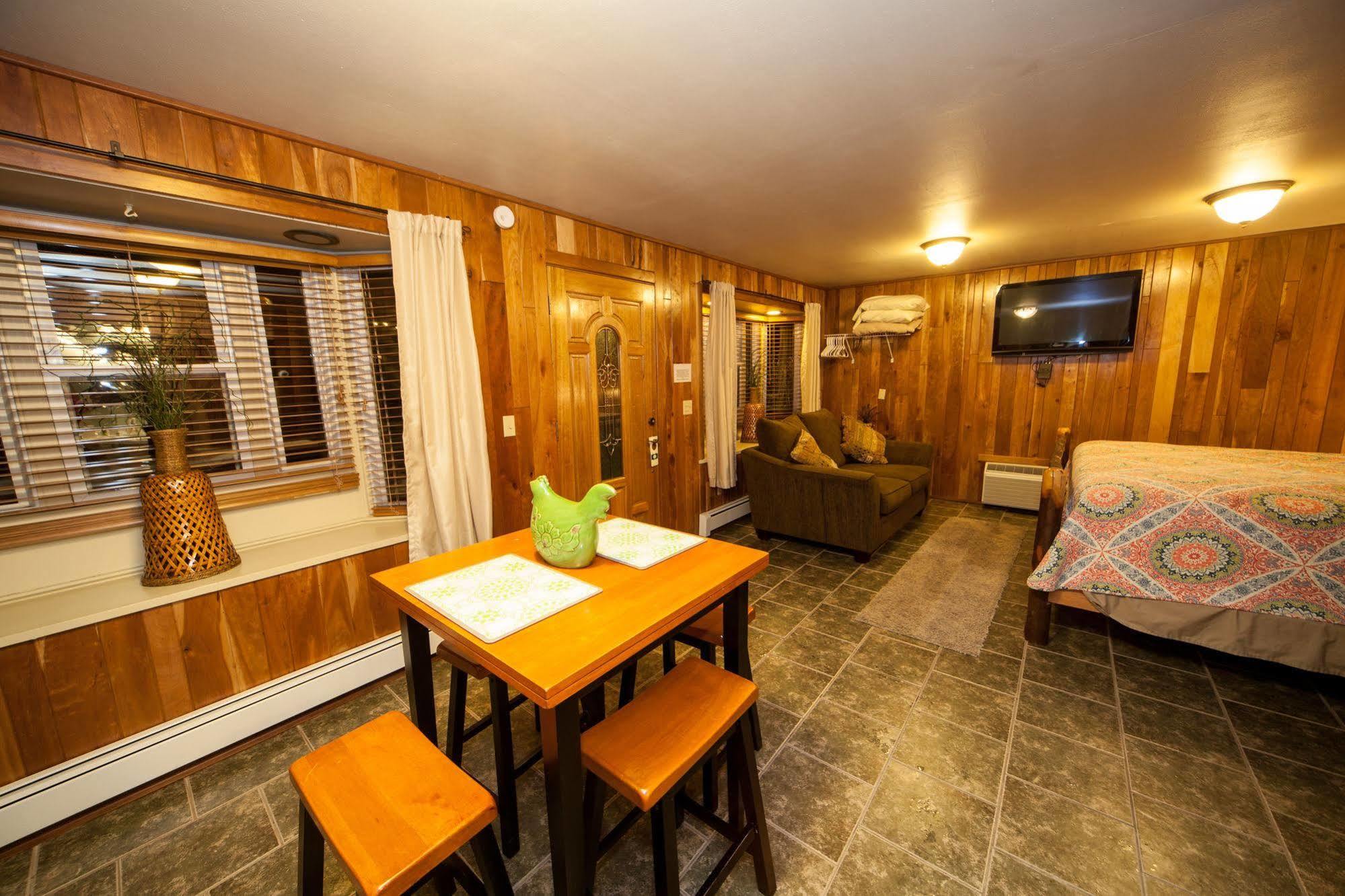 Log Cabin Lodge & Suites Jones Mills Ngoại thất bức ảnh