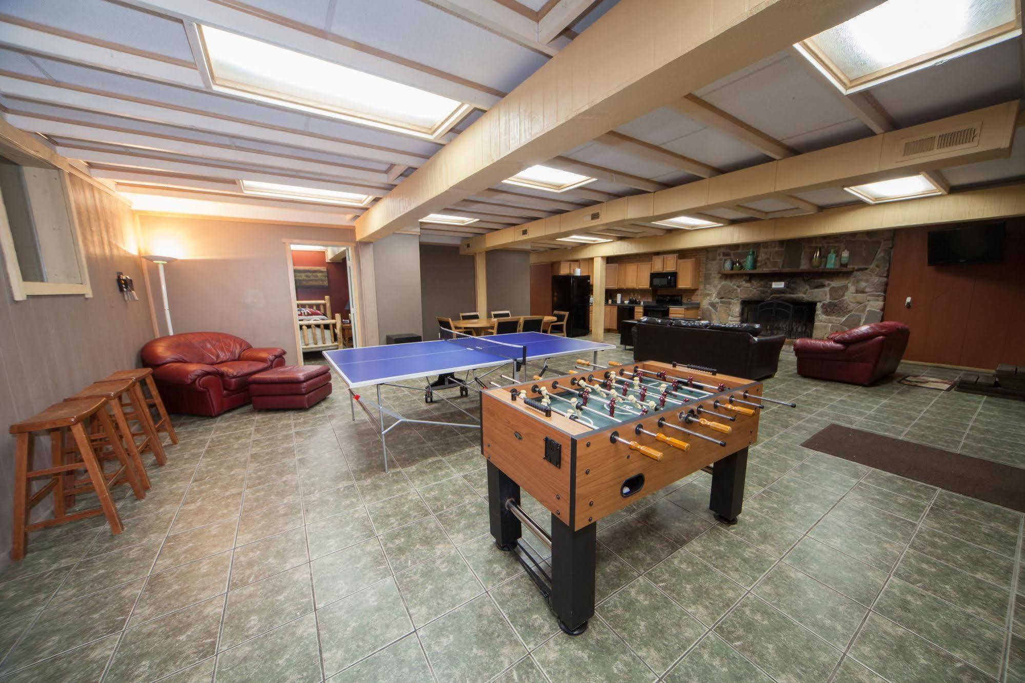Log Cabin Lodge & Suites Jones Mills Ngoại thất bức ảnh