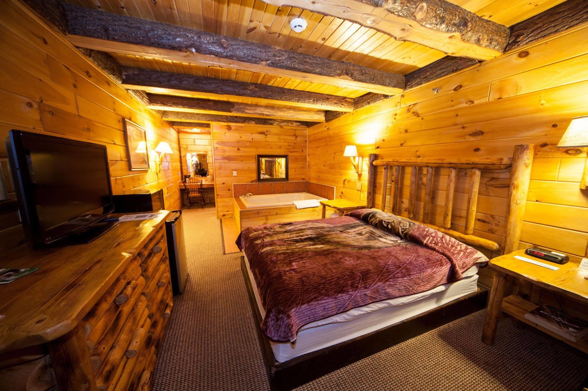 Log Cabin Lodge & Suites Jones Mills Ngoại thất bức ảnh