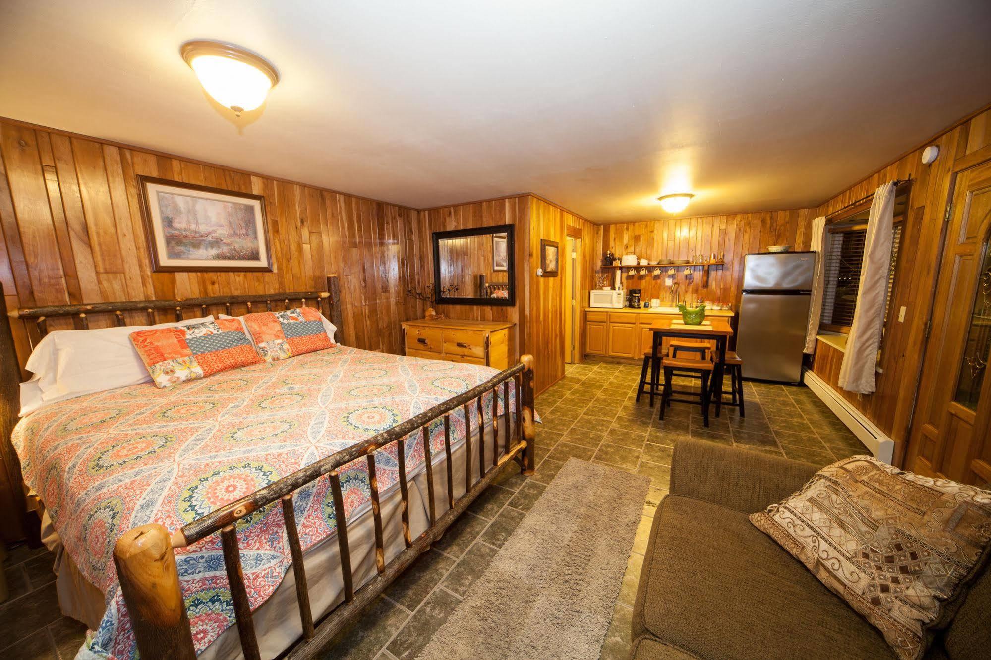 Log Cabin Lodge & Suites Jones Mills Ngoại thất bức ảnh
