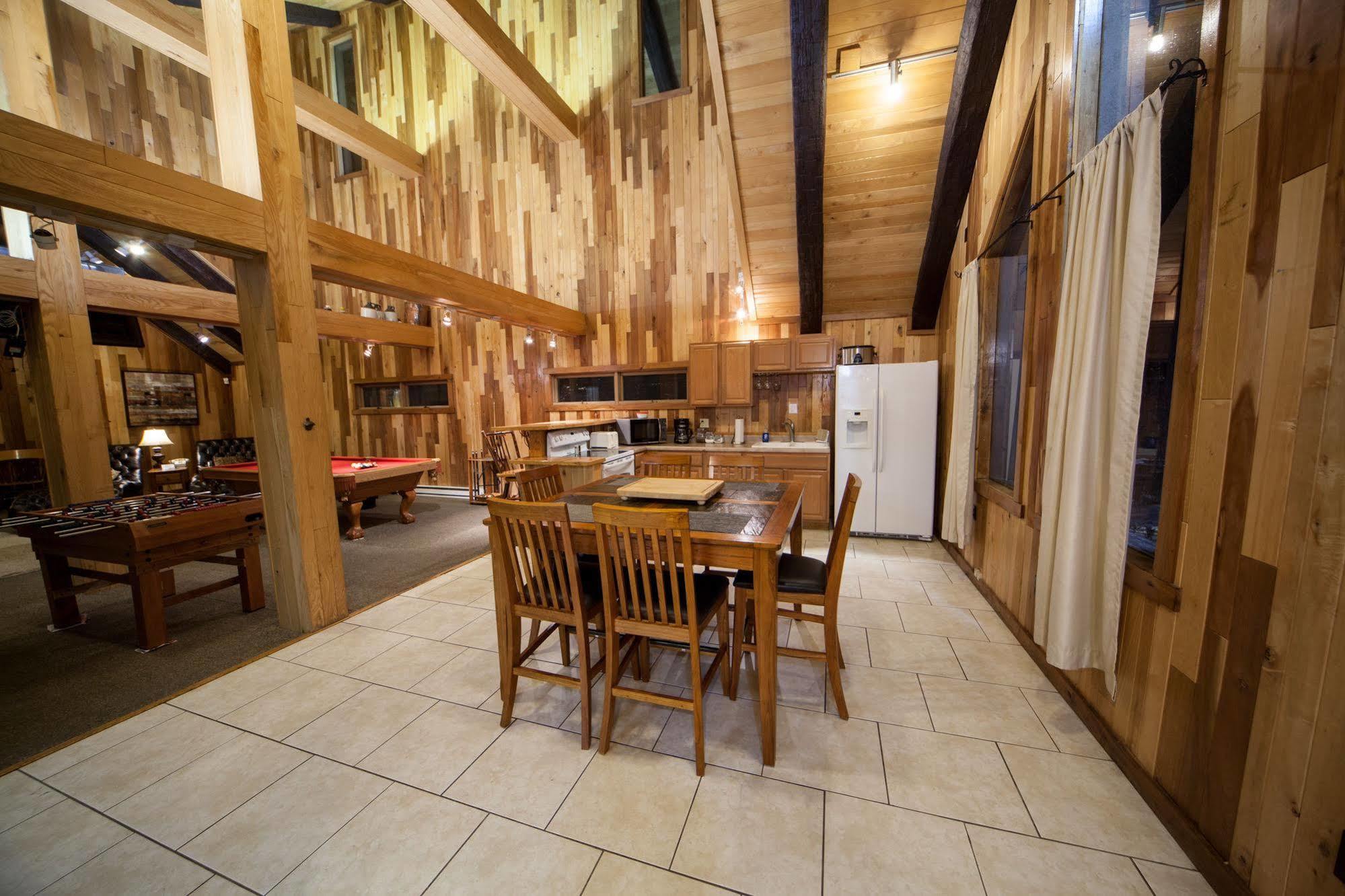 Log Cabin Lodge & Suites Jones Mills Ngoại thất bức ảnh