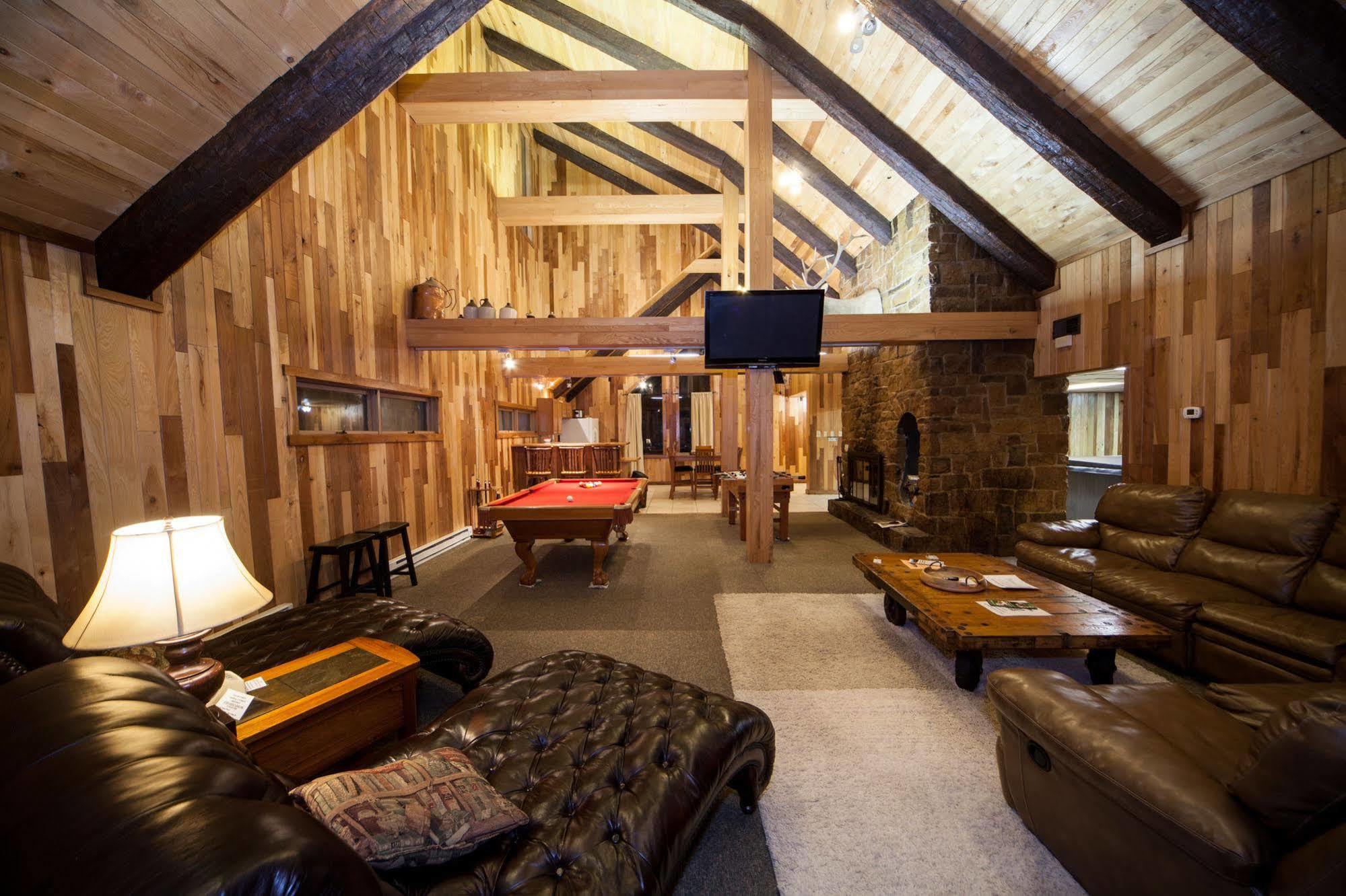 Log Cabin Lodge & Suites Jones Mills Ngoại thất bức ảnh