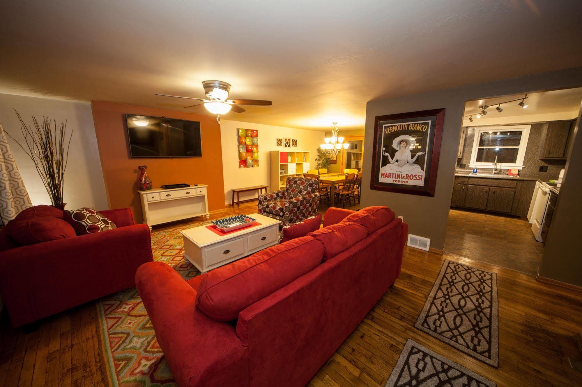 Log Cabin Lodge & Suites Jones Mills Ngoại thất bức ảnh