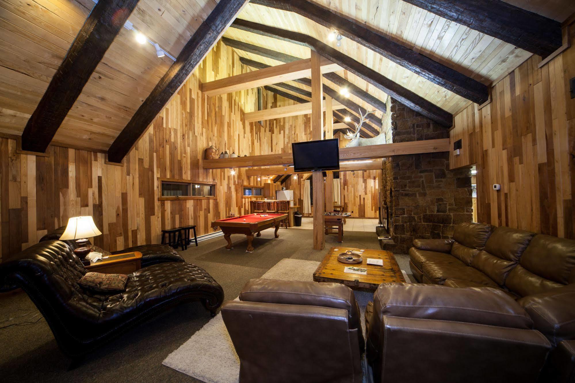 Log Cabin Lodge & Suites Jones Mills Ngoại thất bức ảnh