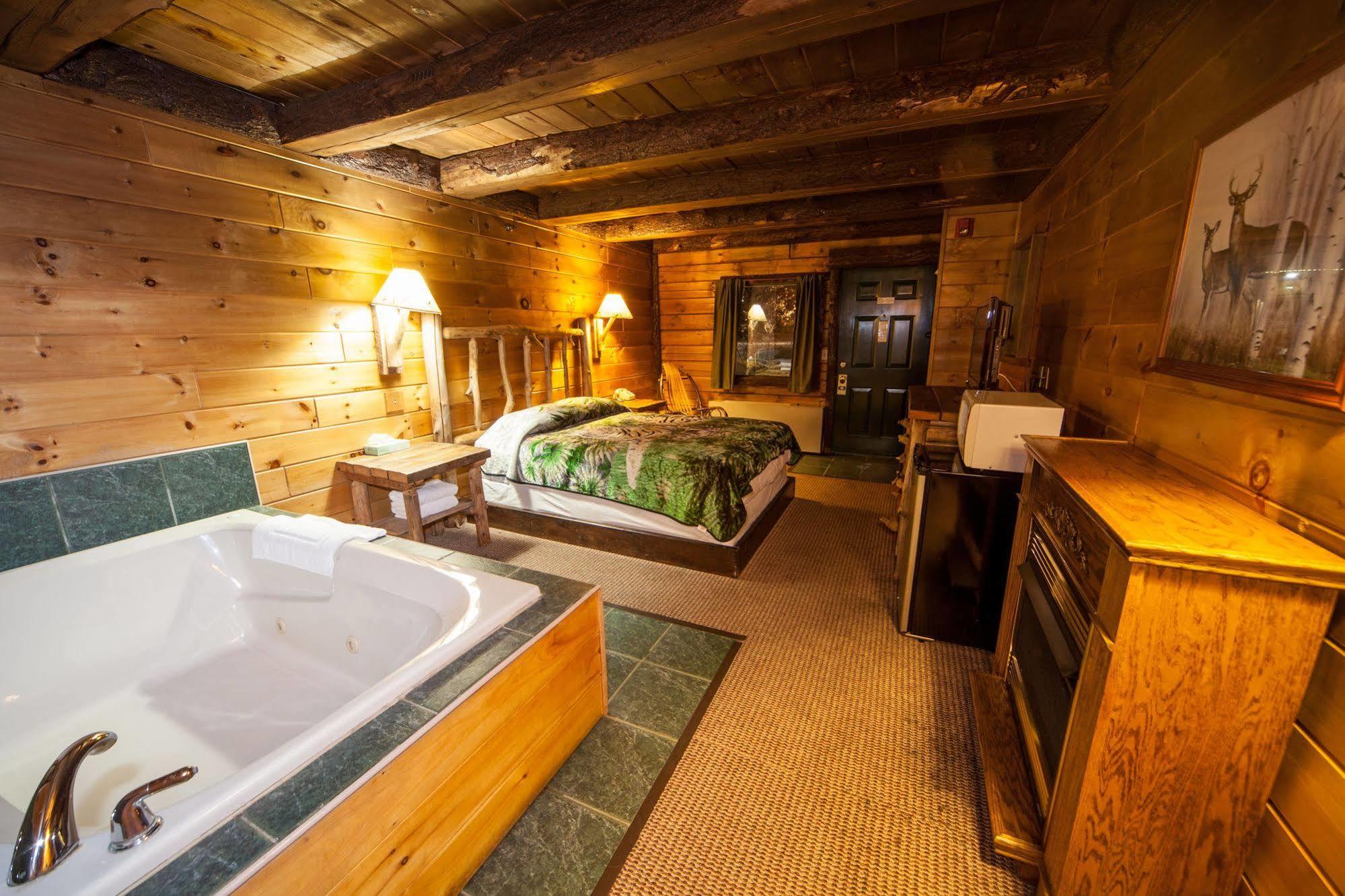 Log Cabin Lodge & Suites Jones Mills Ngoại thất bức ảnh