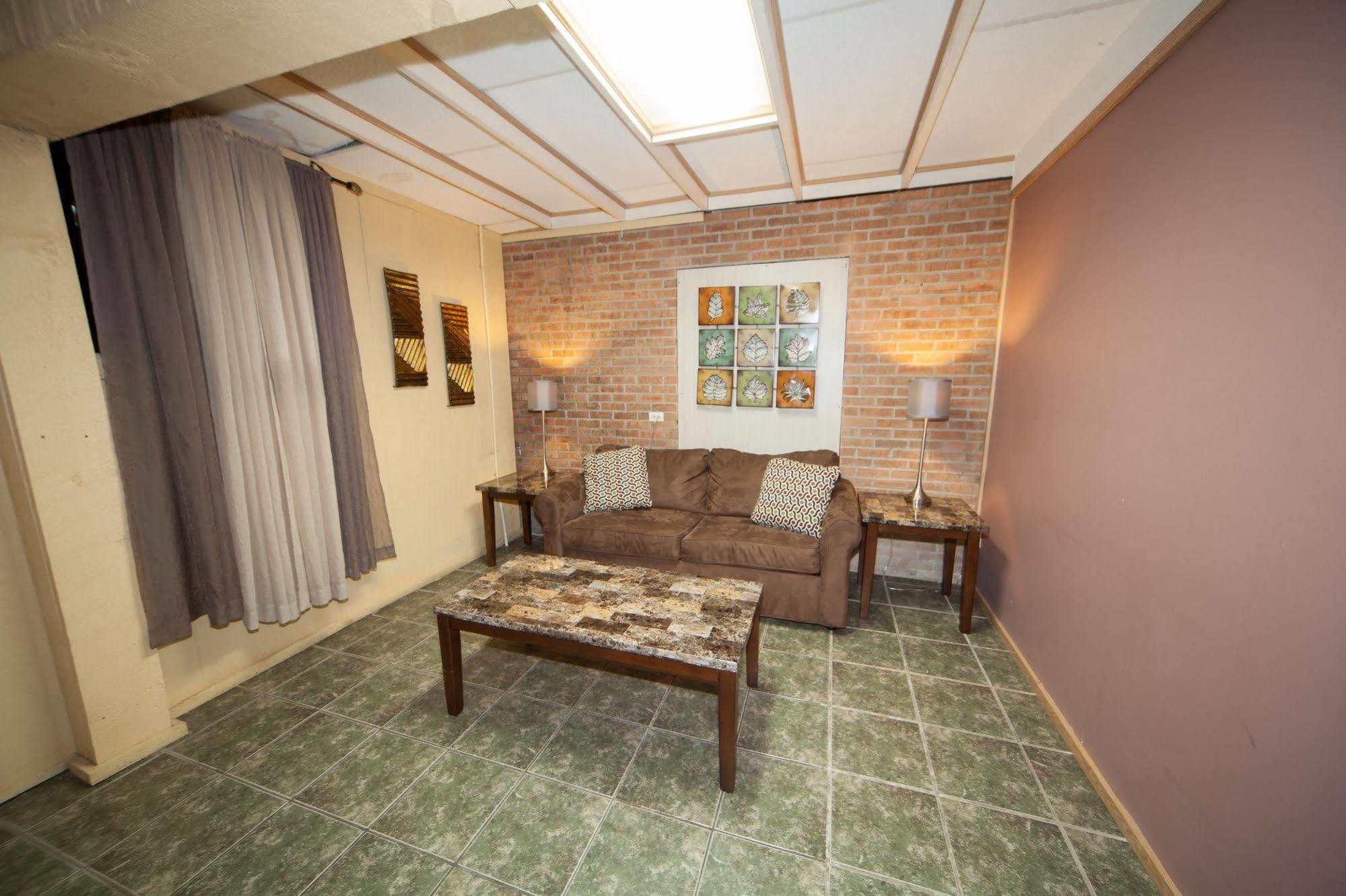 Log Cabin Lodge & Suites Jones Mills Ngoại thất bức ảnh