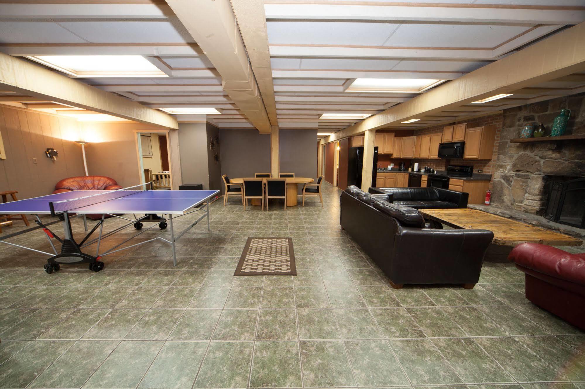 Log Cabin Lodge & Suites Jones Mills Ngoại thất bức ảnh