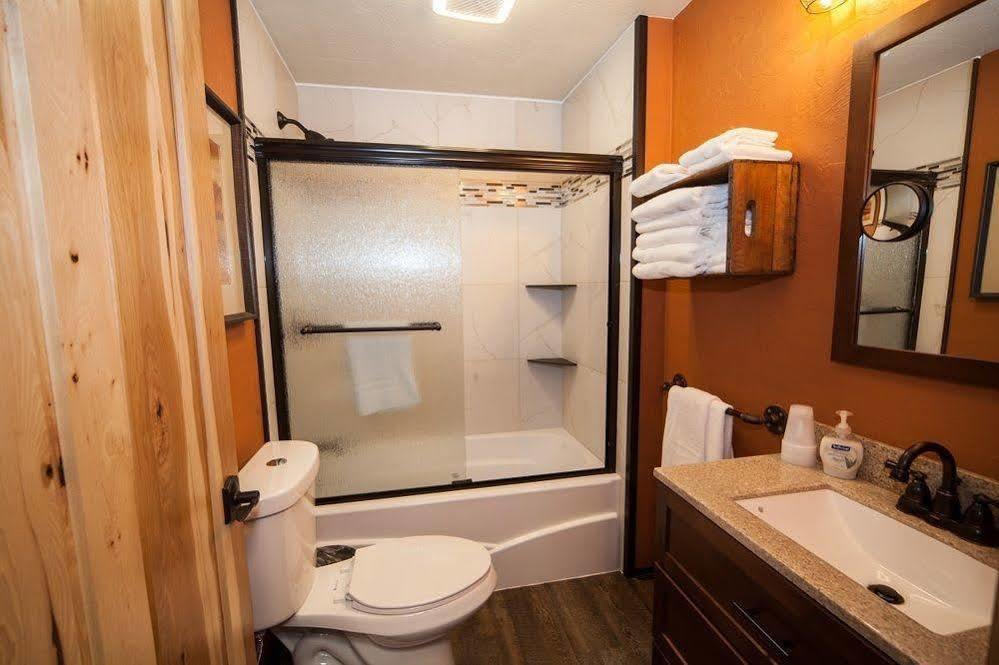 Log Cabin Lodge & Suites Jones Mills Ngoại thất bức ảnh