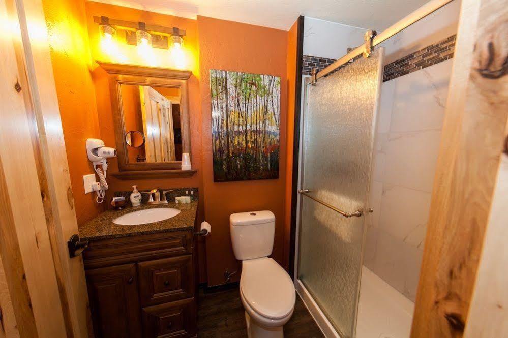 Log Cabin Lodge & Suites Jones Mills Ngoại thất bức ảnh